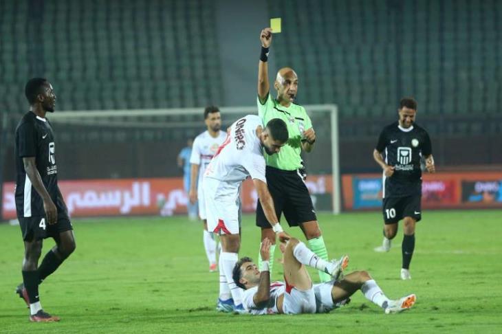 الحكم محمد عادل خلال مباراة الزمالك والبنك الأهلي